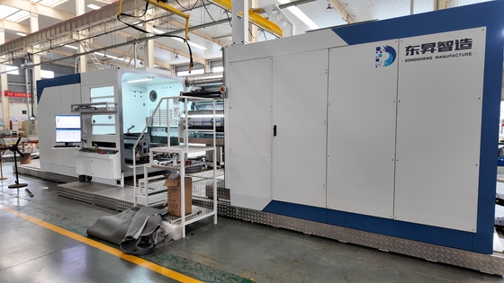 Capacitor Metalizador al vacío con disposición escalonada de botes de cerámica para un espesor de revestimiento uniforme