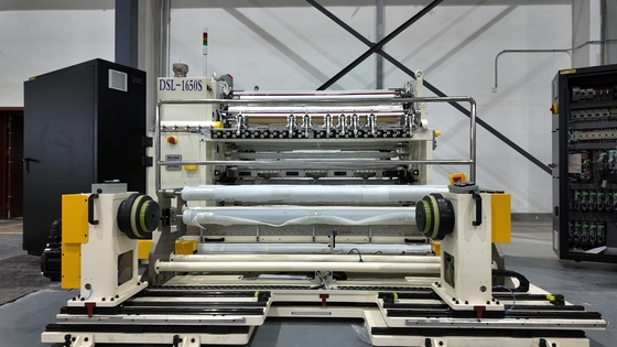 Máquina para cortar tejidos no tejidos